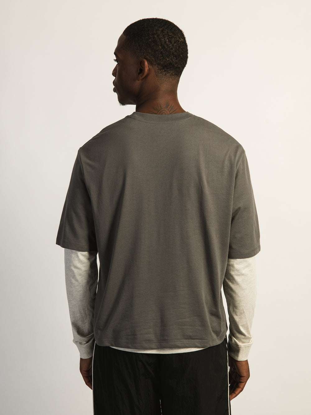 T-SHIRT COURT - CHARCOAL