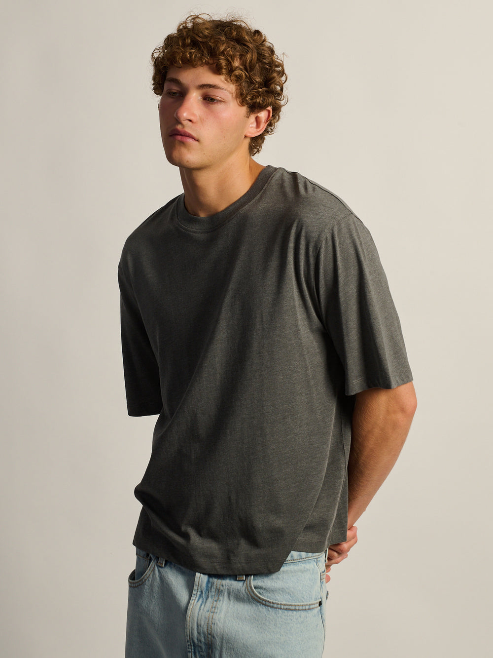 T-SHIRT COUPE COURT - HECHA