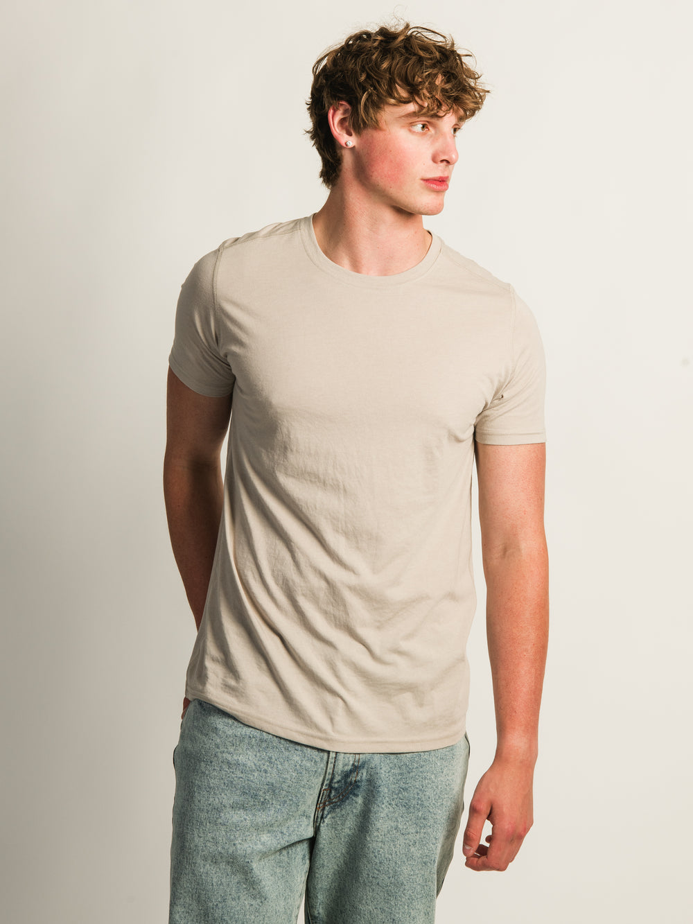 VICTOR CREWNECK TEE - PEBBLE