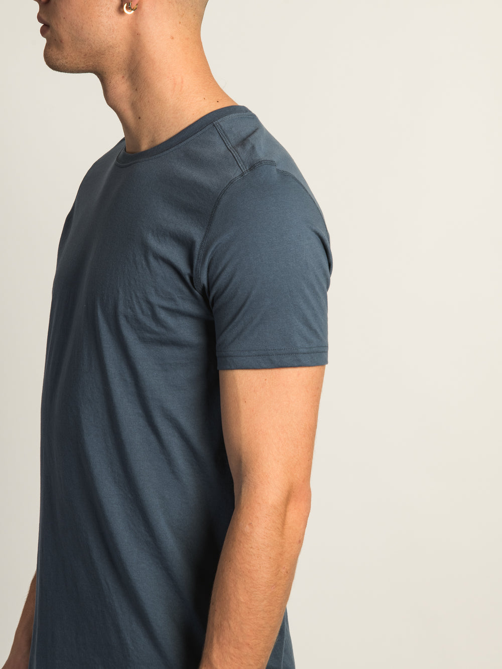 VICTOR CREWNECK TEE - POWDER BLUE