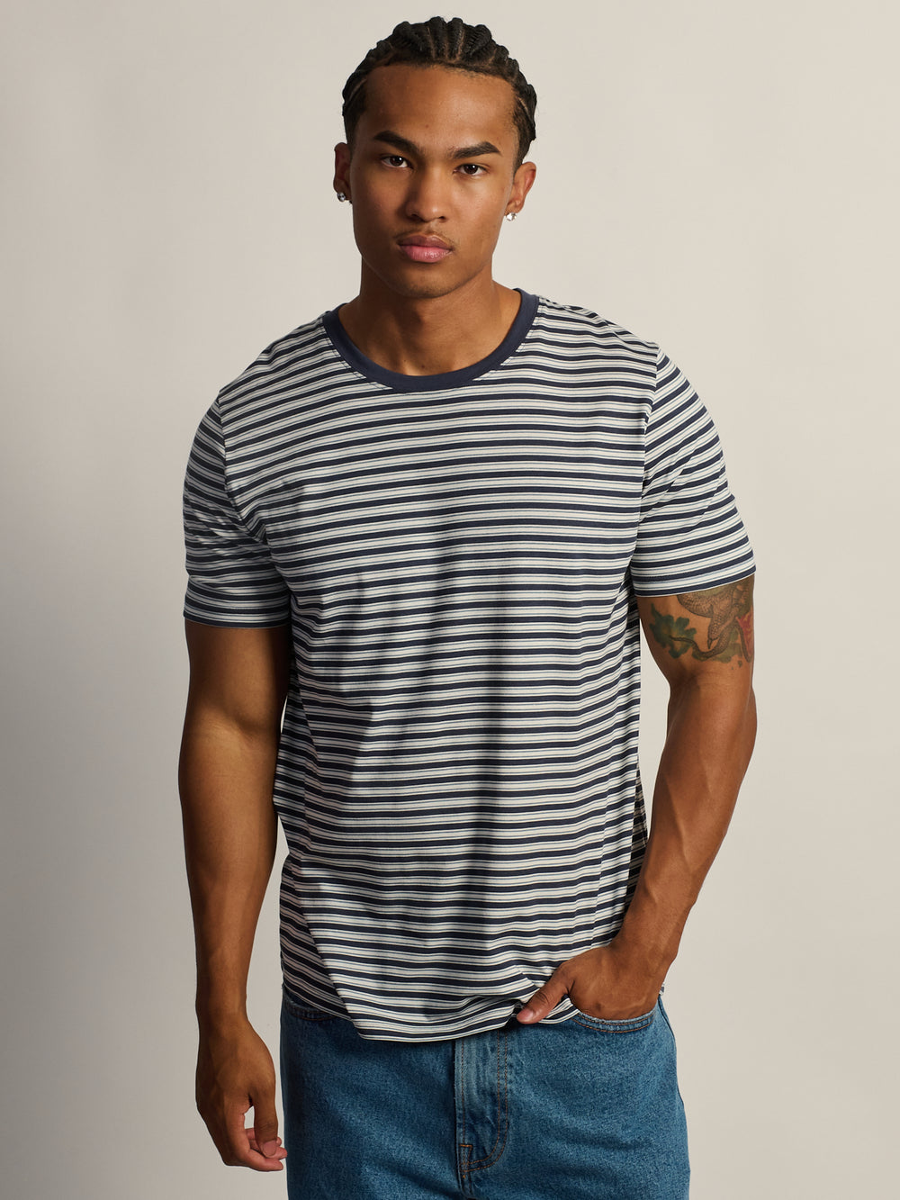 BOATHOUSE STRIPED VICTOR CREWNECK TEE - CARBON NAVY
