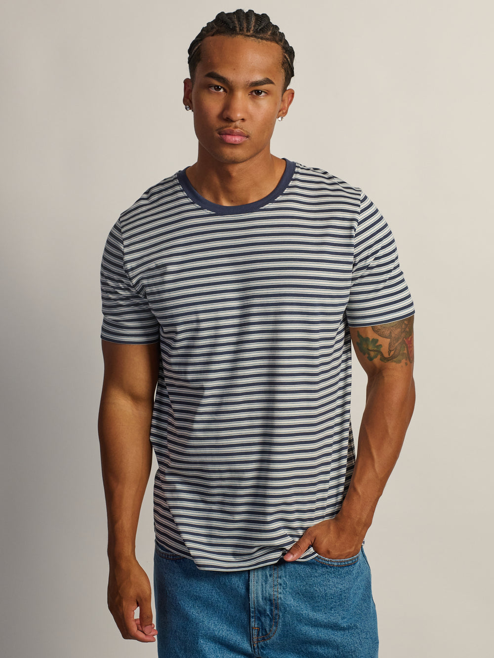 STRIPED VICTOR CREWNECK TEE - CHARCOAL NAVY