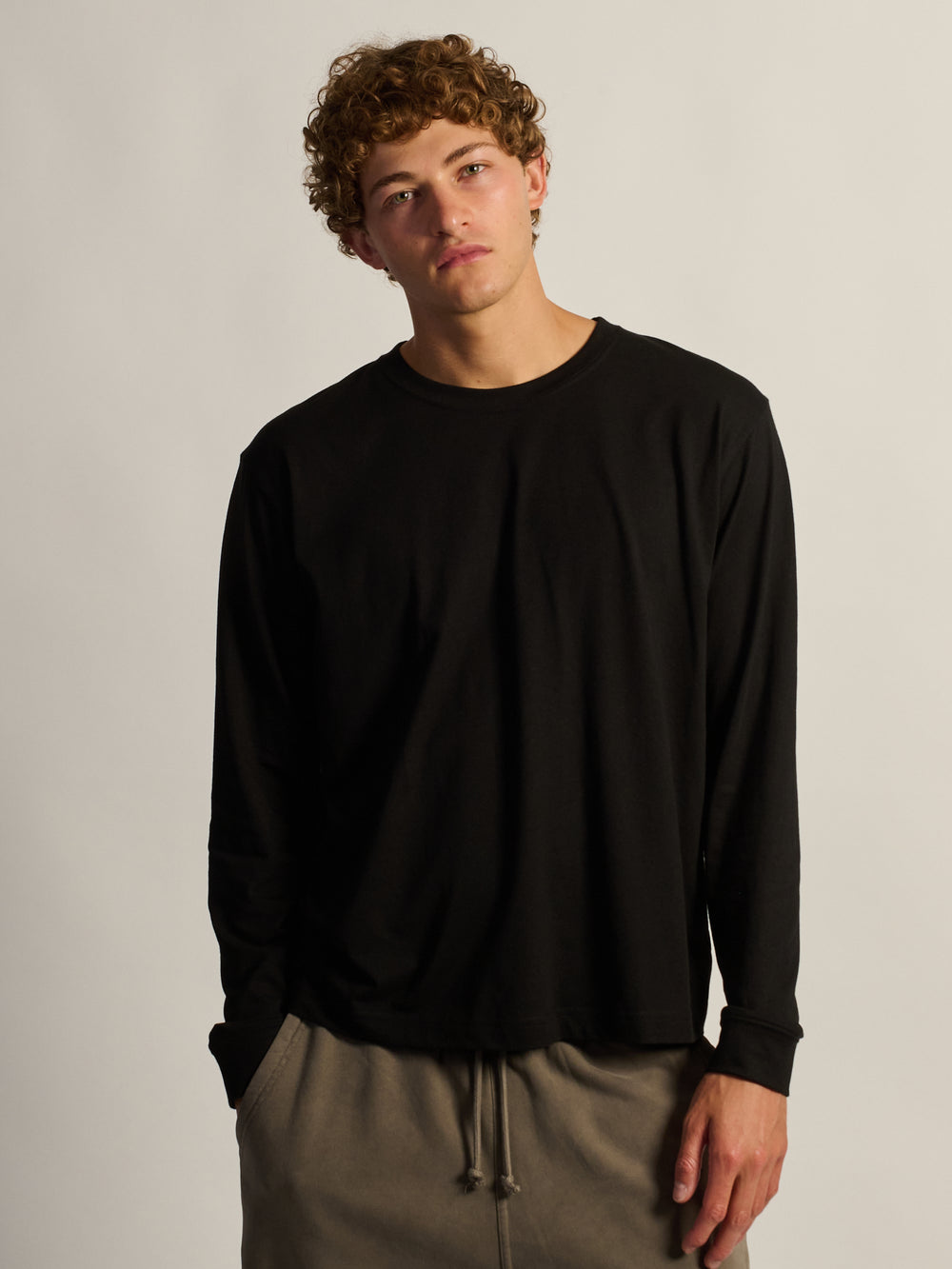 T-SHIRT LONGUES MANCHES - NOIR