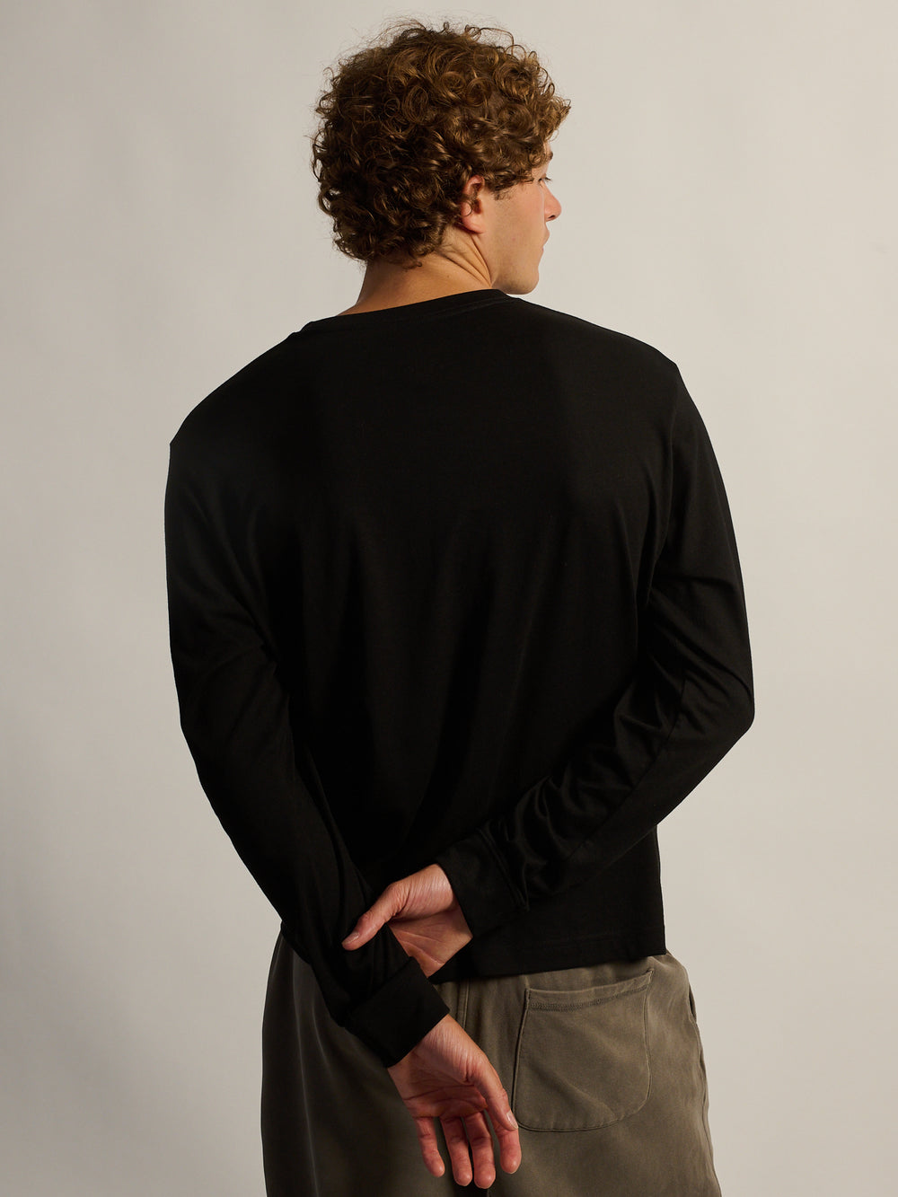T-SHIRT LONGUES MANCHES - NOIR