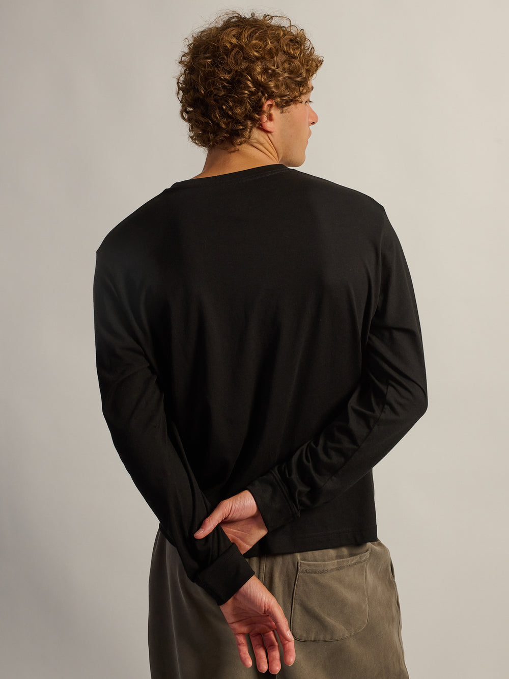 T-SHIRT LONGUES MANCHES - NOIR