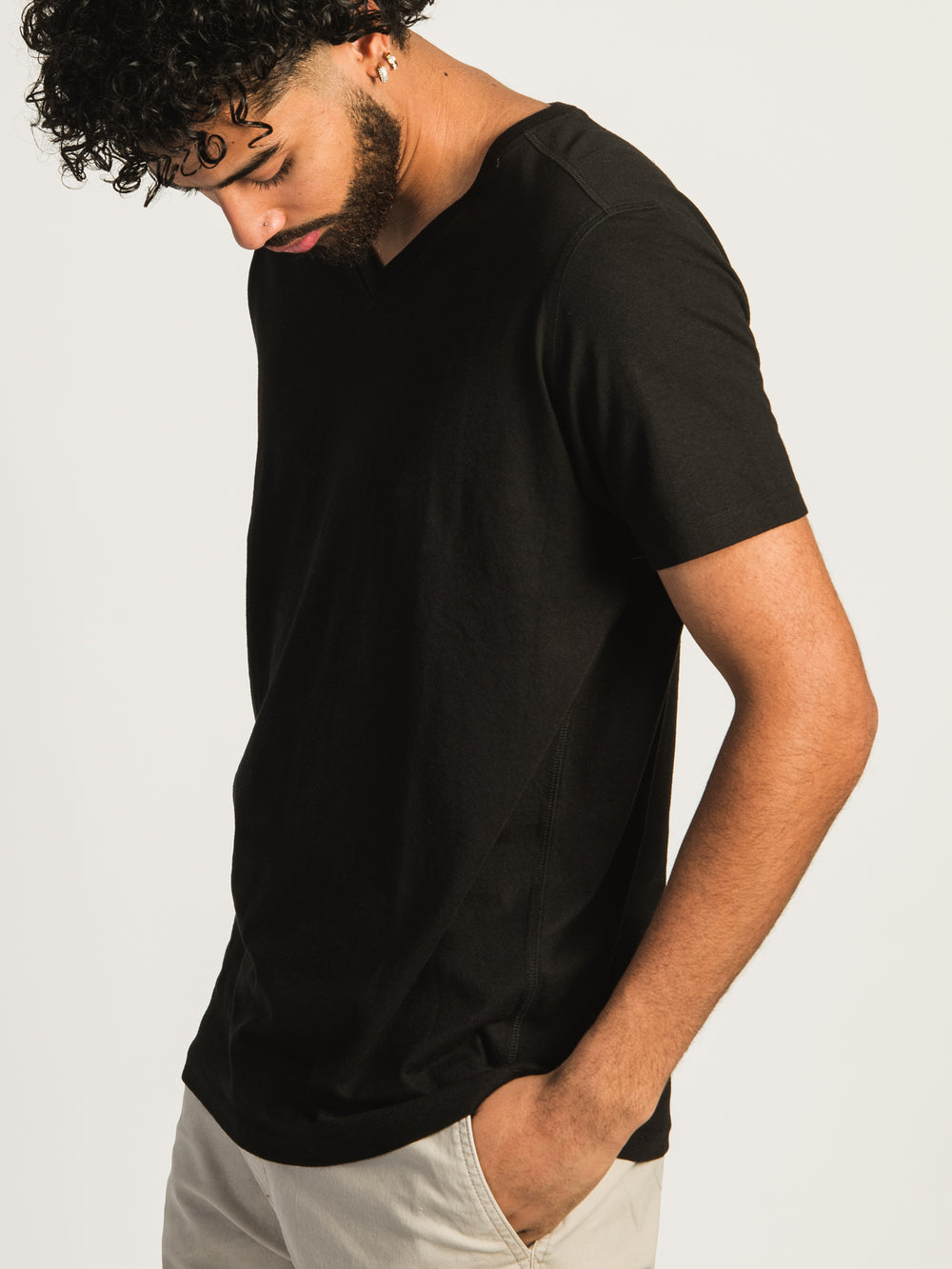 VICTOR V-NECK TEE - NOIR
