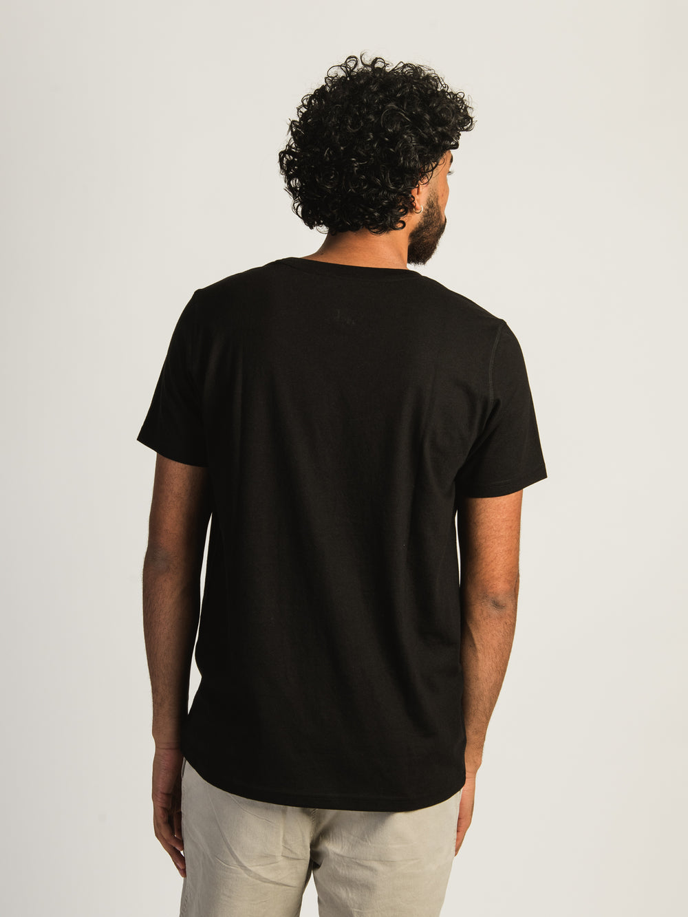 VICTOR V-NECK TEE - BLACK