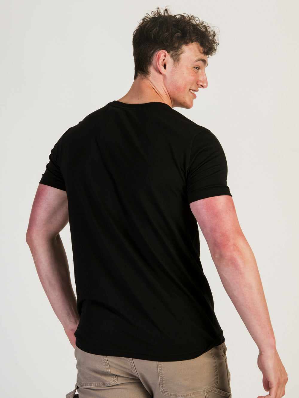 VICTOR V-NECK TEE - NOIR