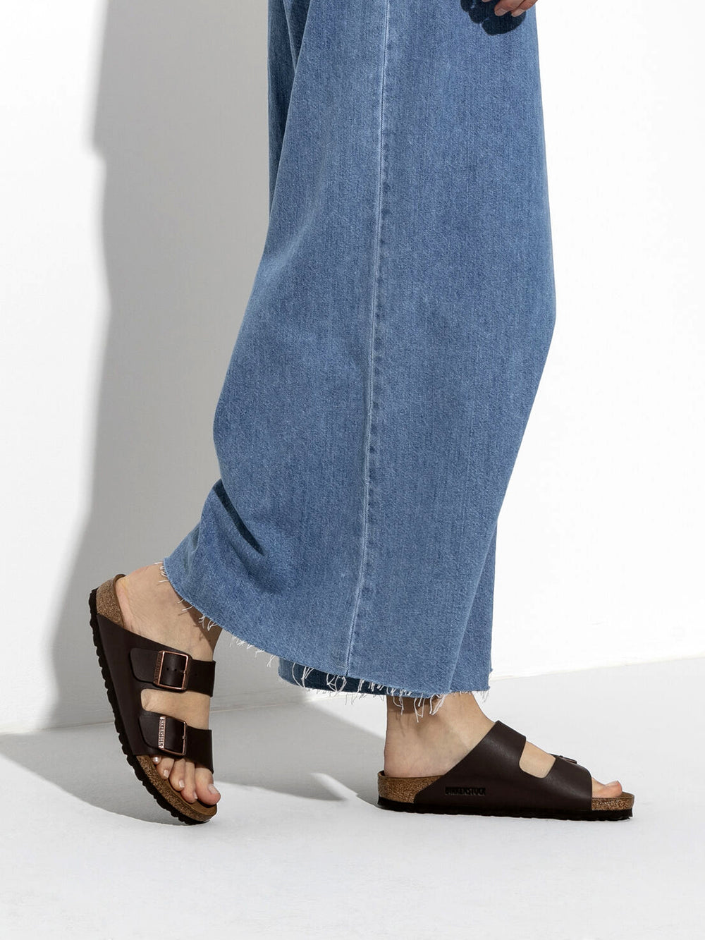 WOMENS BIRKENSTOCK ARIZONA SANDALS - DARK BROWN