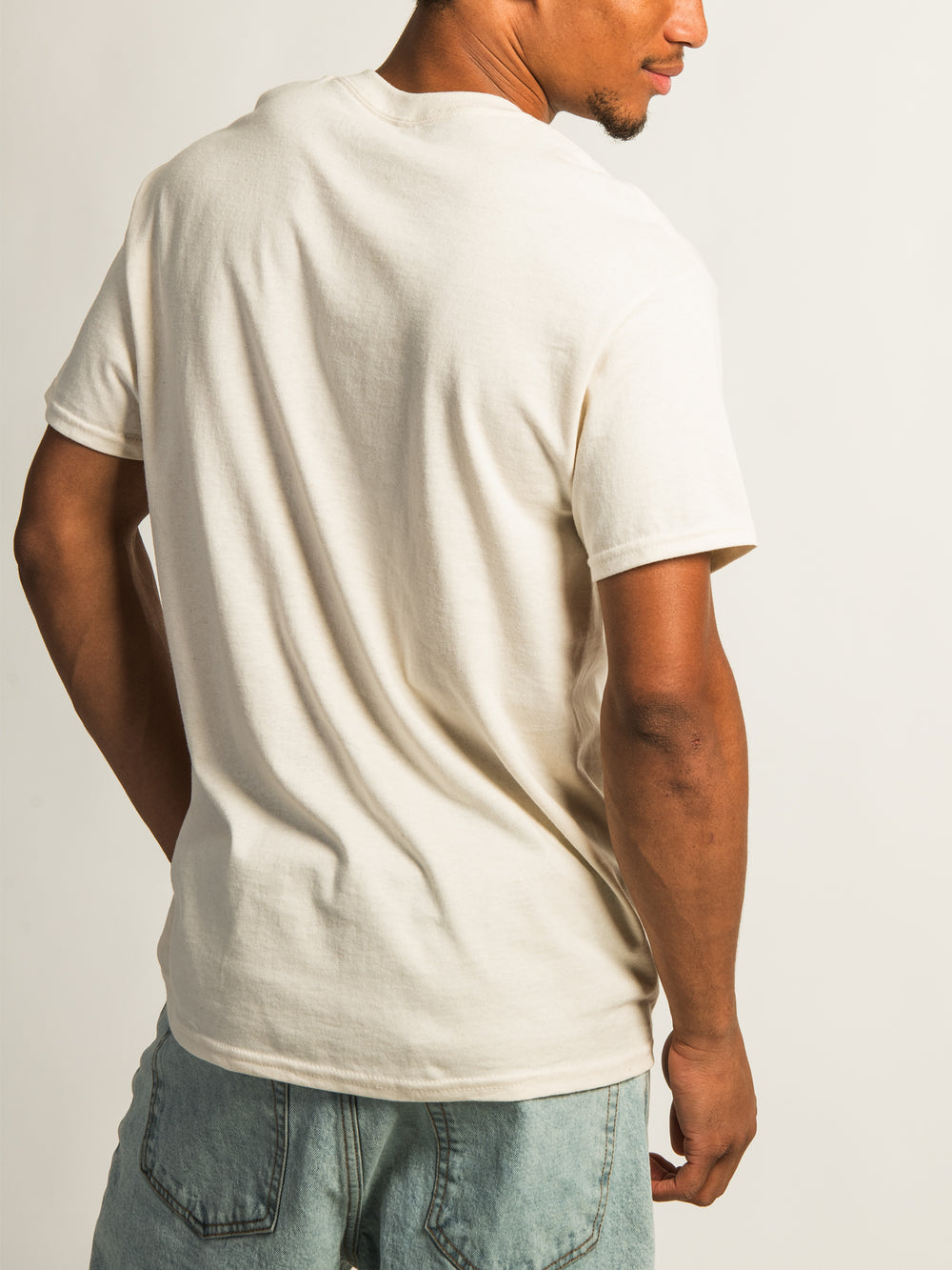 EASILY DISTRACTED TEE