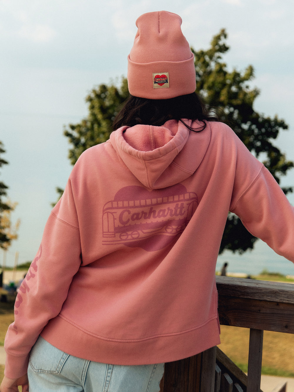 CARHARTT OVERSIZED MIDWEIGHT HEART GRAPHIC HOODIE - ROSE