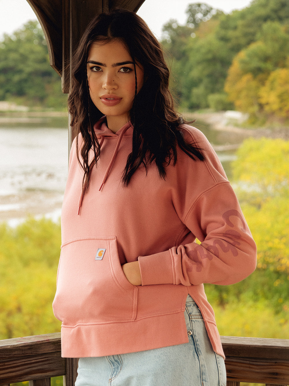 CARHARTT OVERSIZED MIDWEIGHT HEART GRAPHIC HOODIE - ROSE