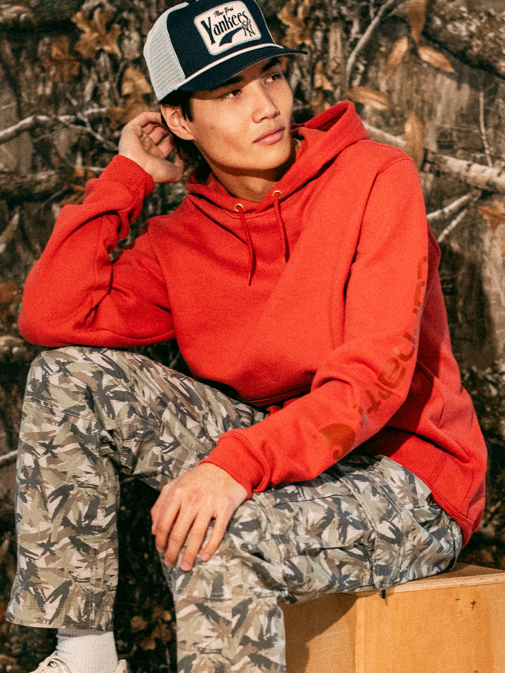 CARHARTT LOGO SLEEVE GRAPHIC PULL OVER HOODIE - SADDLE RED
