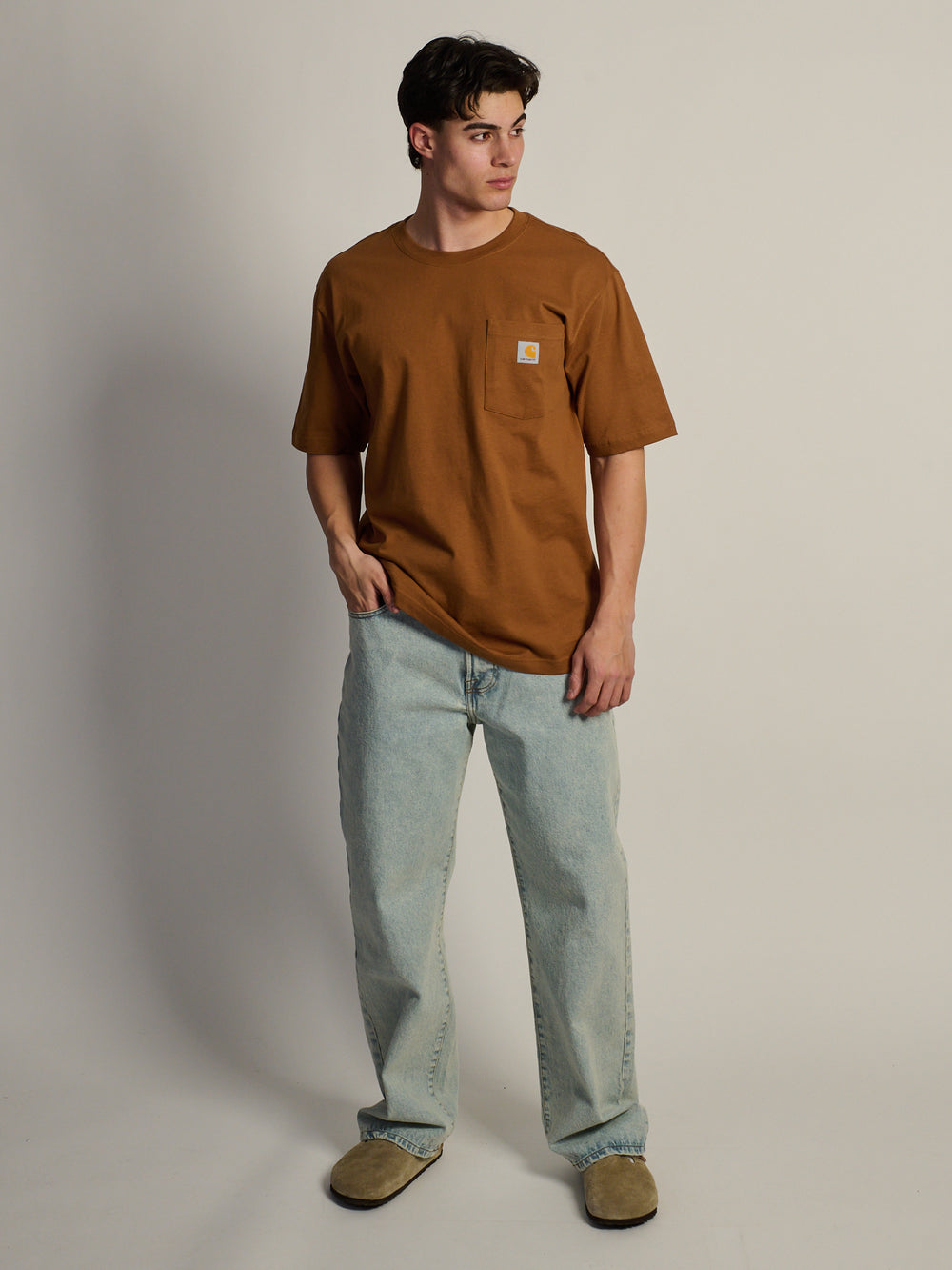 CARHARTT WORKWEAR POCKET T-SHIRT - BROWN