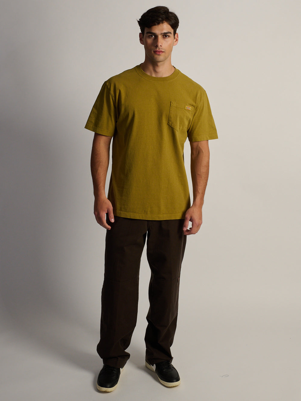 DICKIES HEAVYWEIGHT SHORT SLEEVE POCKET T-SHIRT - BROWN