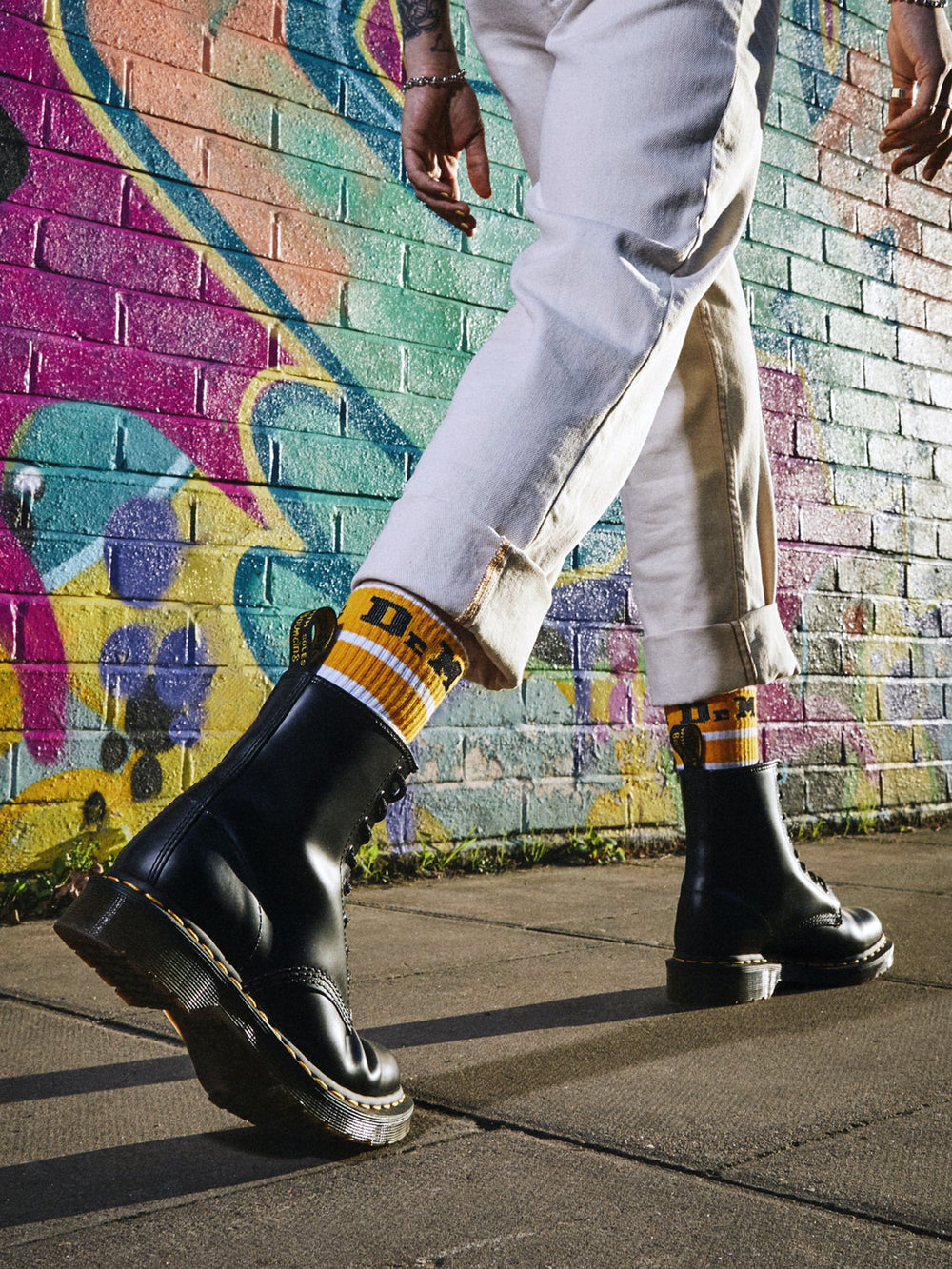 DR MARTENS WOMENS DR MARTENS 1460W SMOOTH BOOT - Boathouse