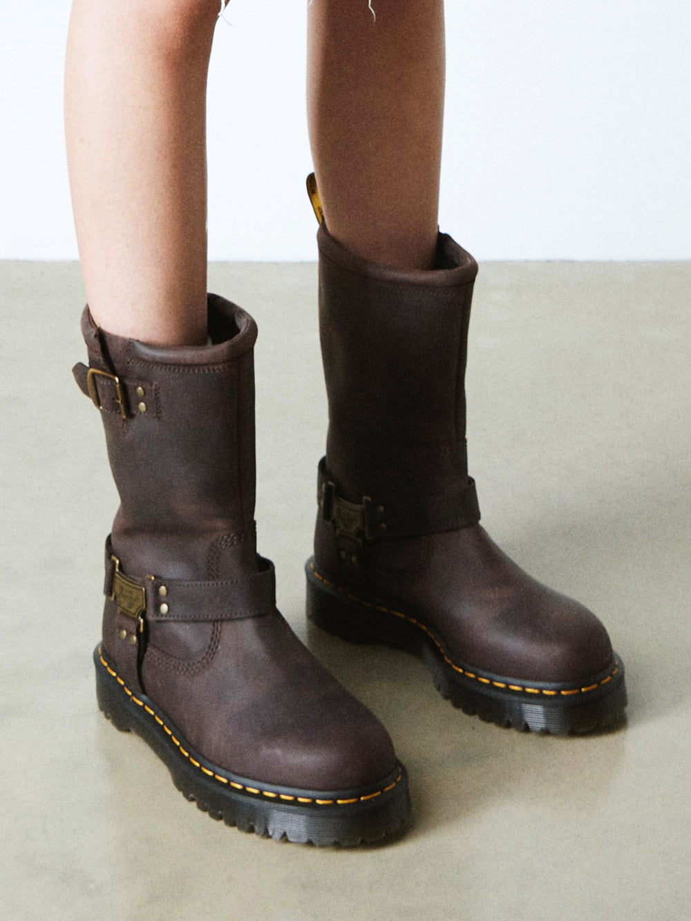 WOMENS DR MARTENS ANISTONE HI BOOT - BROWN