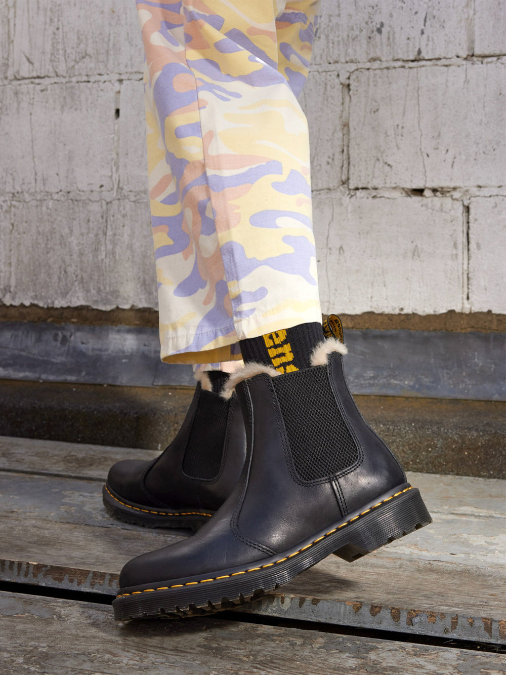 WOMENS DR MARTENS 2976 LEONORE BOOTS - CLEARANCE