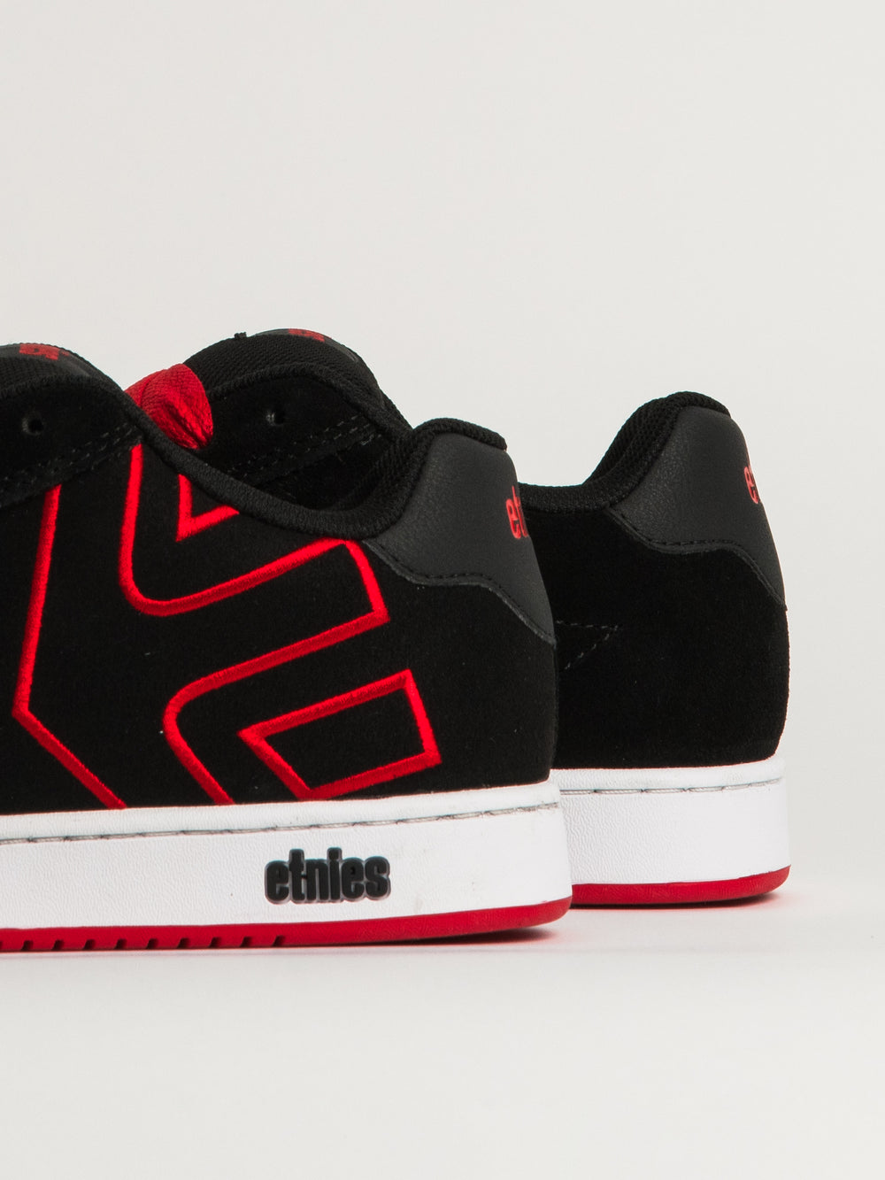 MENS ETNIES FADER SNEAKER - BLACK/RED