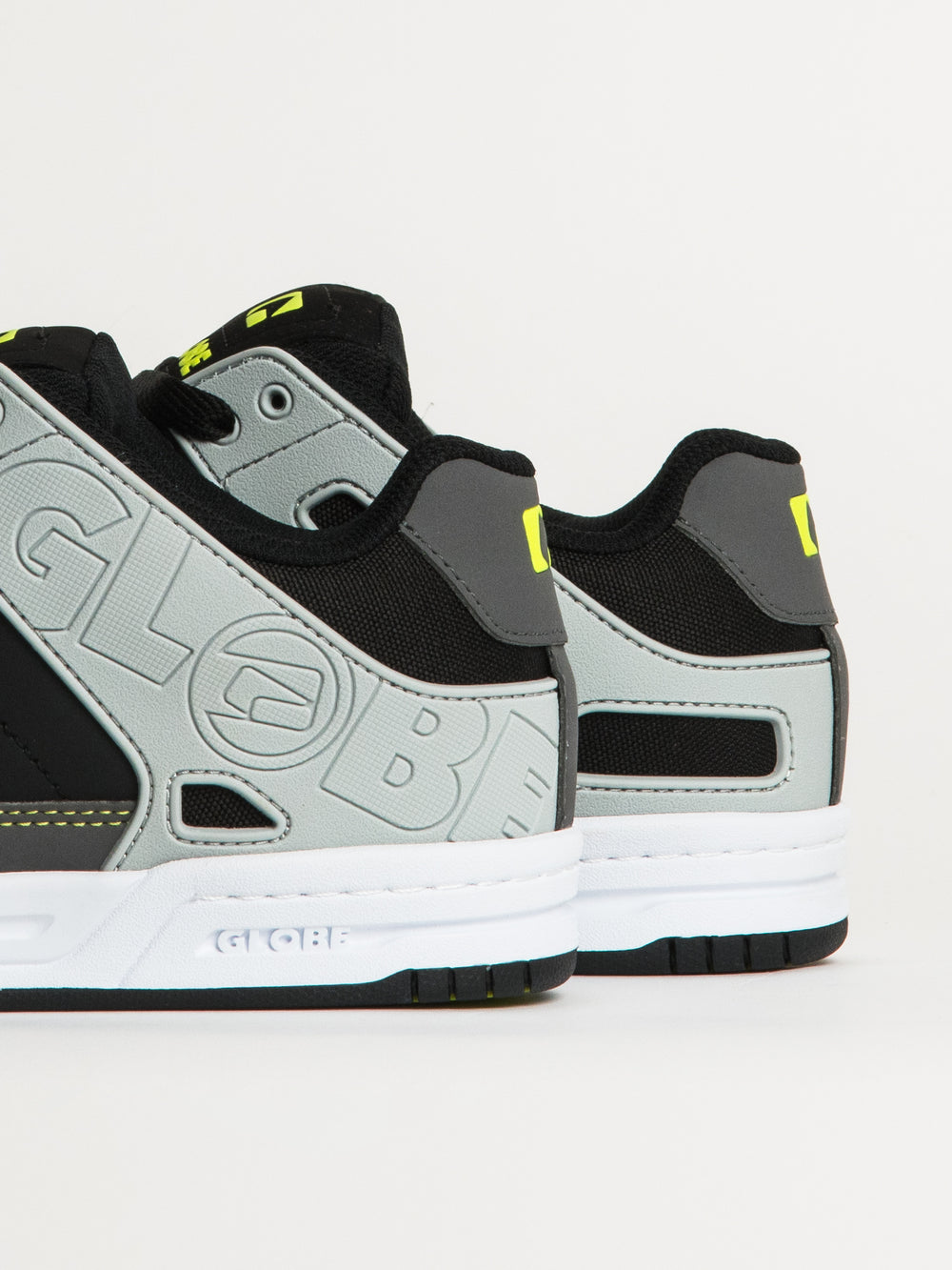 MENS GLOBE TILT SNEAKER - GREYSCALE/BLACK