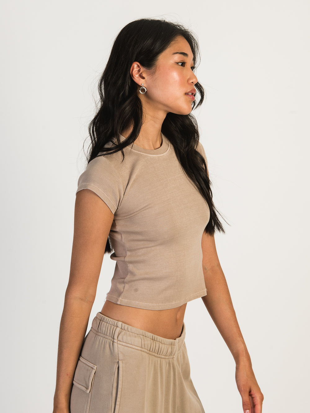 HARLOW RIBBED SHORT SLEEVE BABY TEE - MOCHA - CLEARANCE