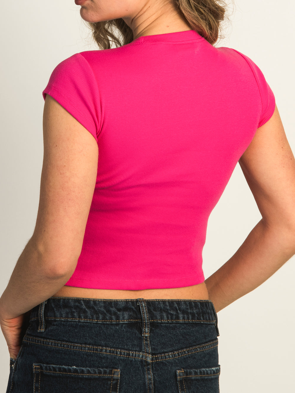 HARLOW ESSENTIAL RIBBED BABY TEE - NEON PINK