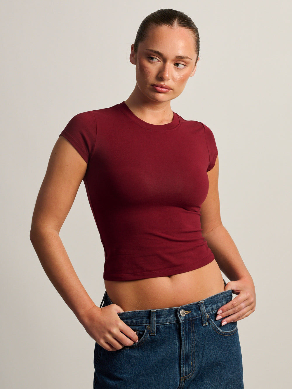 HARLOW GIA TEE - BURGUNDY