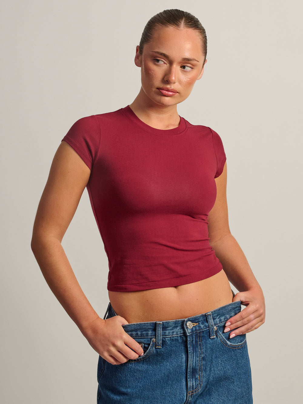HARLOW GIA TEE - BURGUNDY