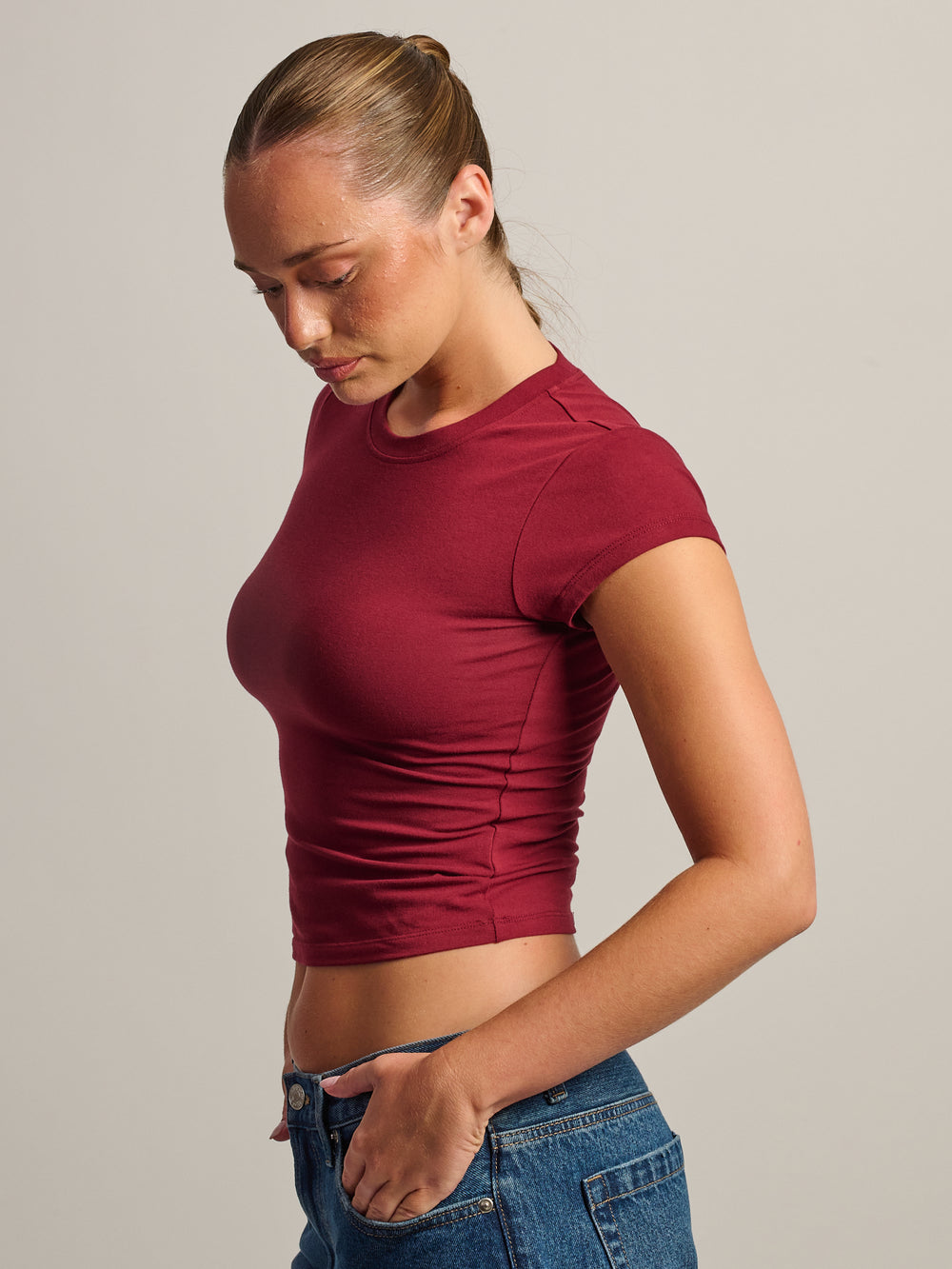 HARLOW GIA TEE - BURGUNDY