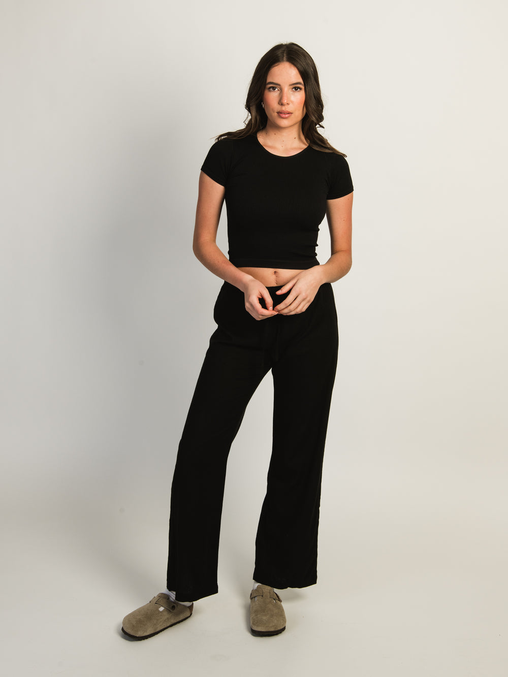 HARLOW RIBBED SEAMLESS TEE - BLACK