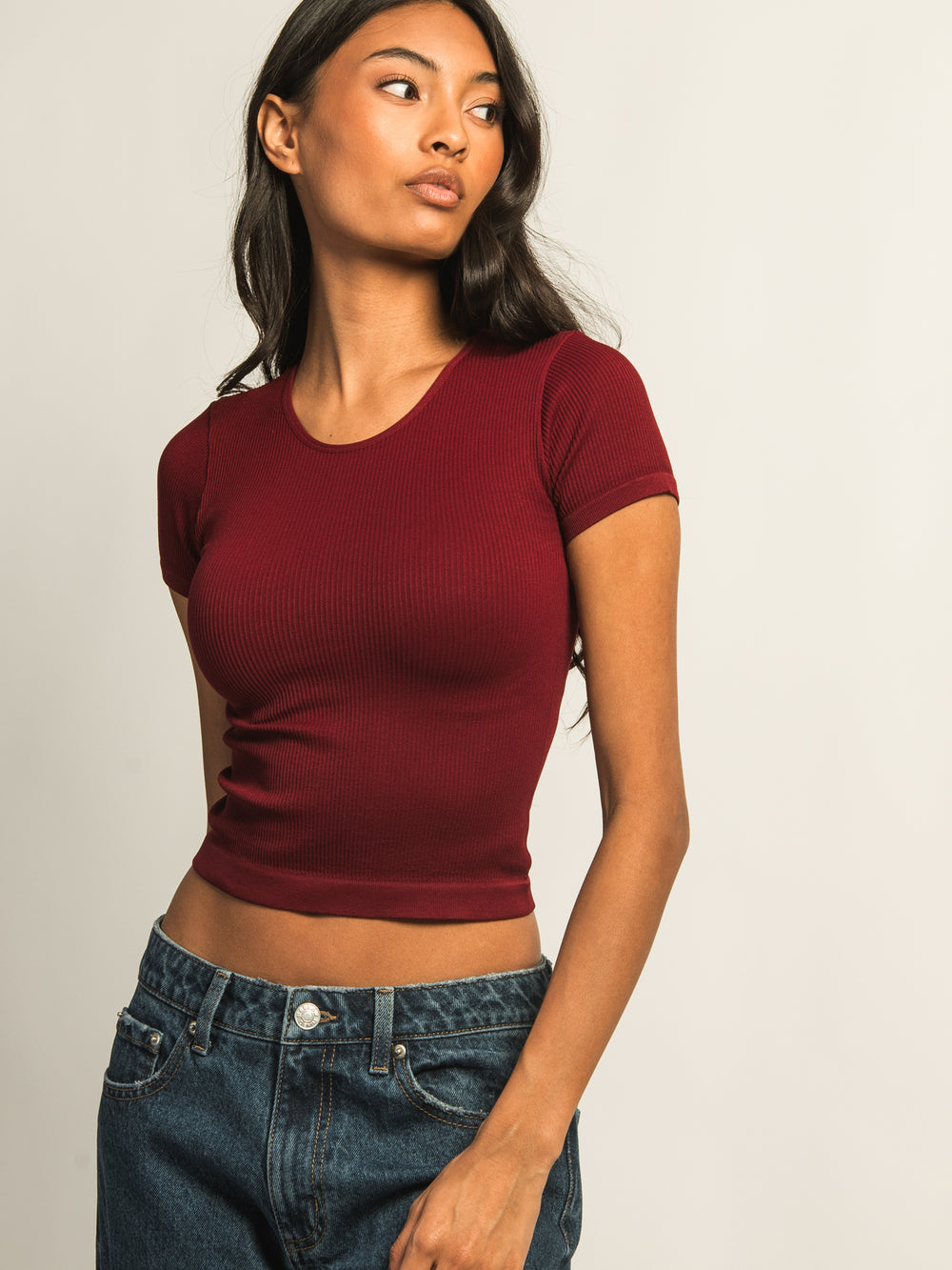 HARLOW RIBBED SEAMLESS TEE - BURGUNDY