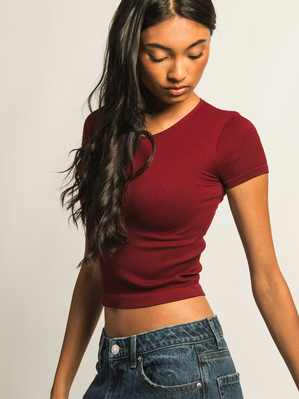 HARLOW RIBBED SEAMLESS TEE - BURGUNDY