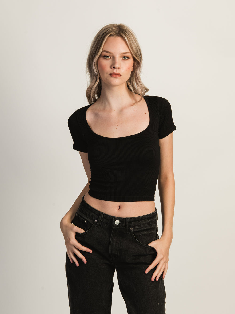 HARLOW SQUARENECK SEAMLESS TEE - BLACK - CLEARANCE