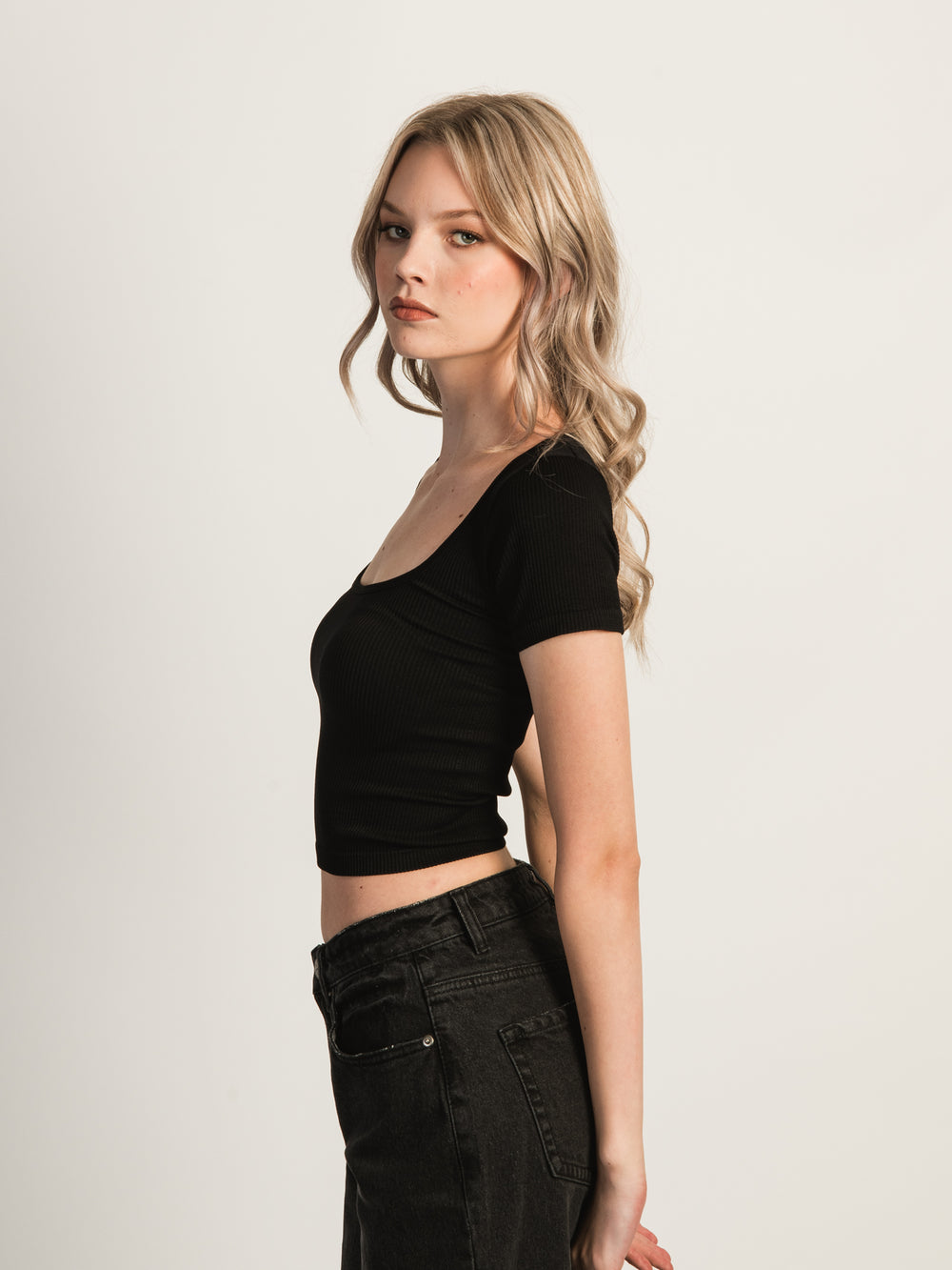 HARLOW SQUARENECK SEAMLESS TEE - BLACK - CLEARANCE