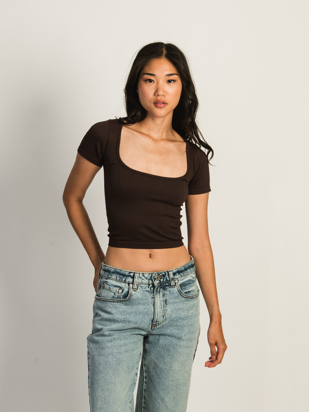 HARLOW SQUARENECK SEAMLESS TEE - CHOCOLATE - CLEARANCE