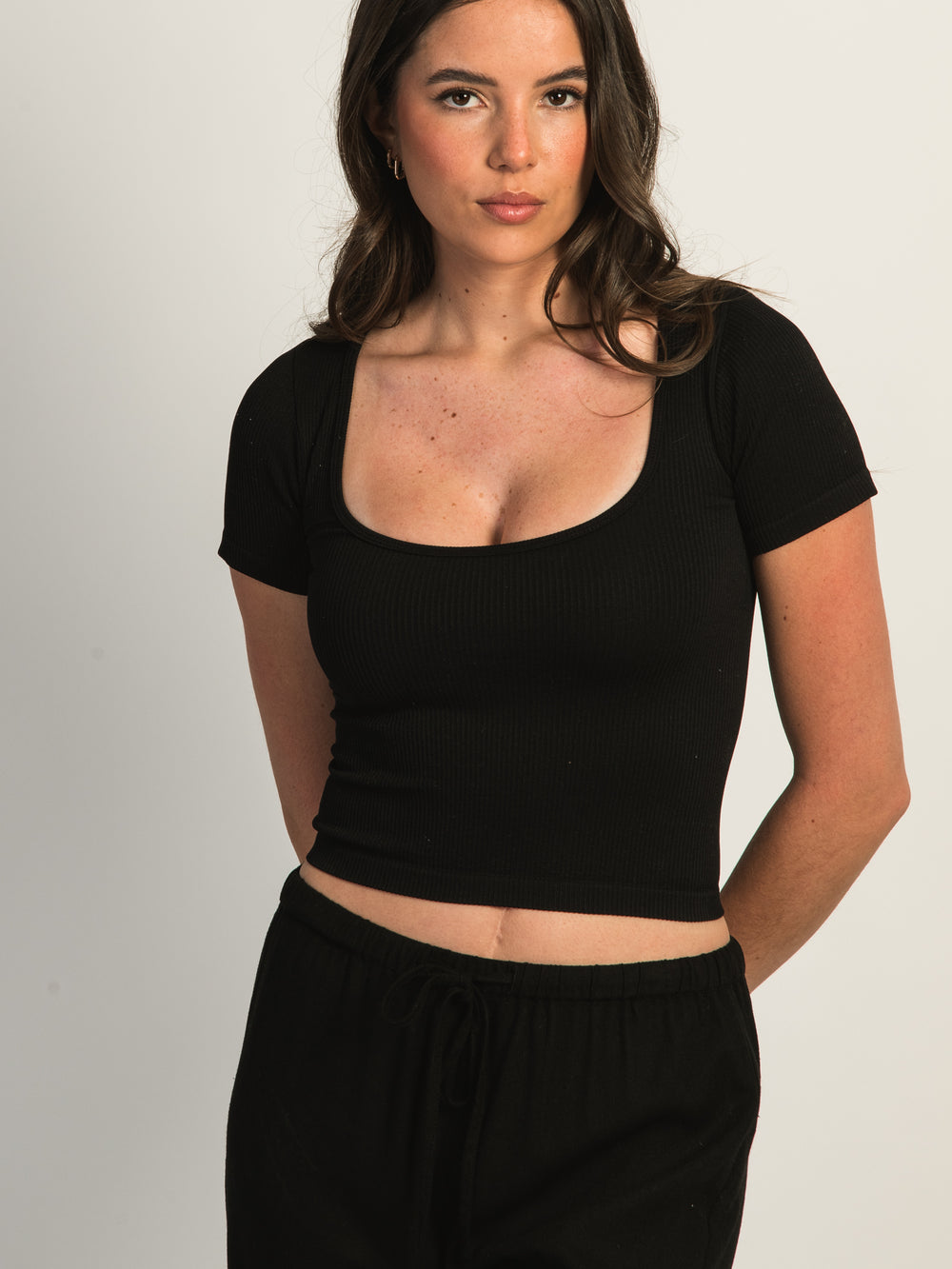 T-SHIRT COL CARRÉ HARLOW SEAMLESS - NOIR