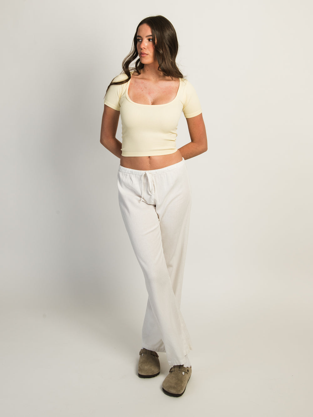 TEE-SHIRT SANS COUTURE HARLOW SQUARENECK - JAUNE