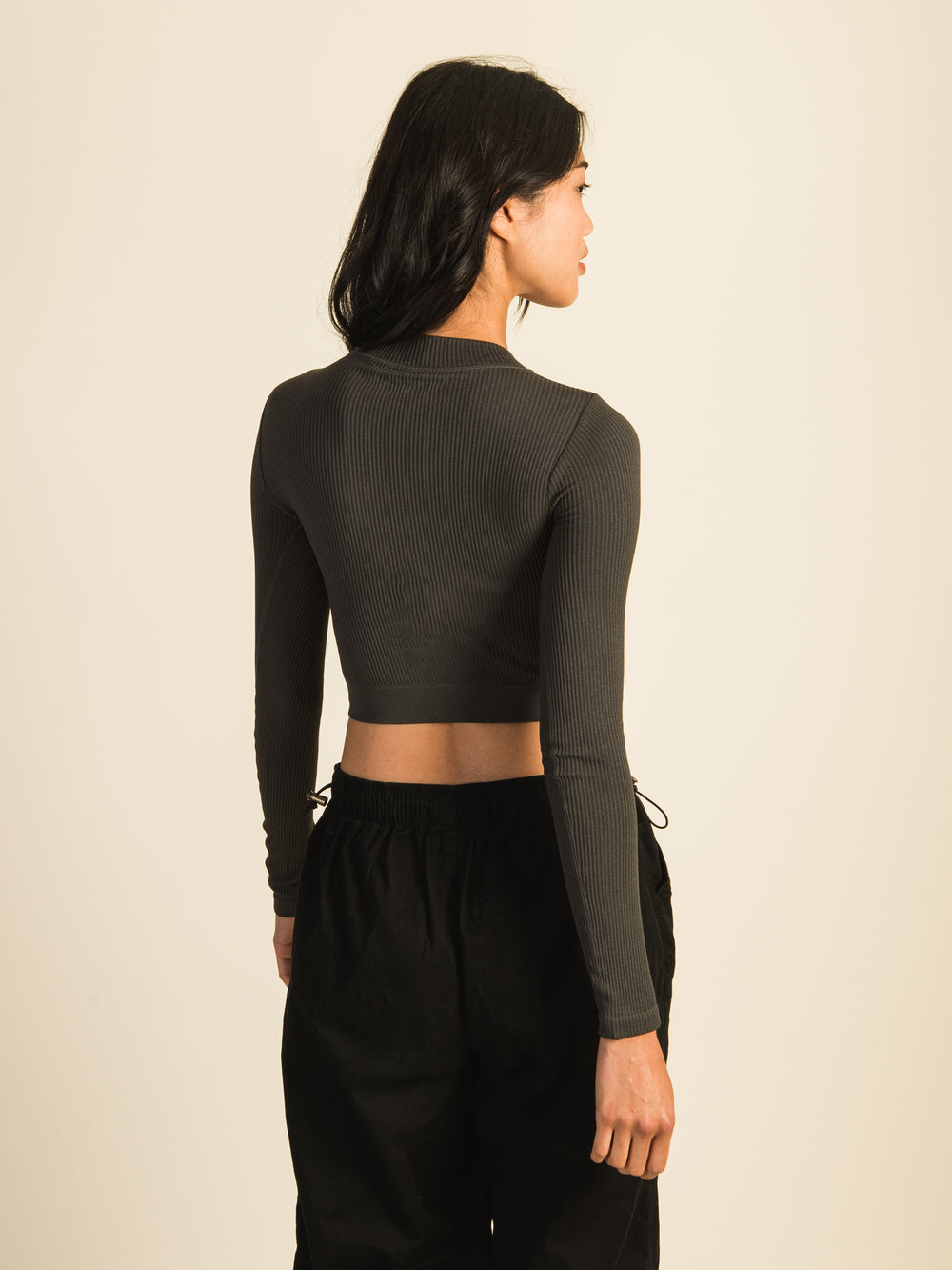 HARLOW SEAMLESS LONG SLEEVE MOCKNECK - CHARCOAL - CLEARANCE