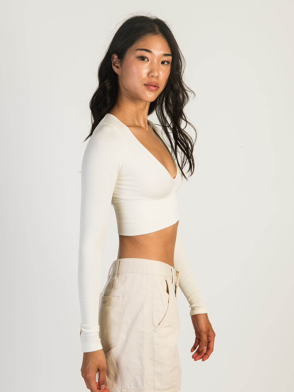 HARLOW TORI VNECK SEAMLESS LONG SLEEVE - CREAM - CLEARANCE