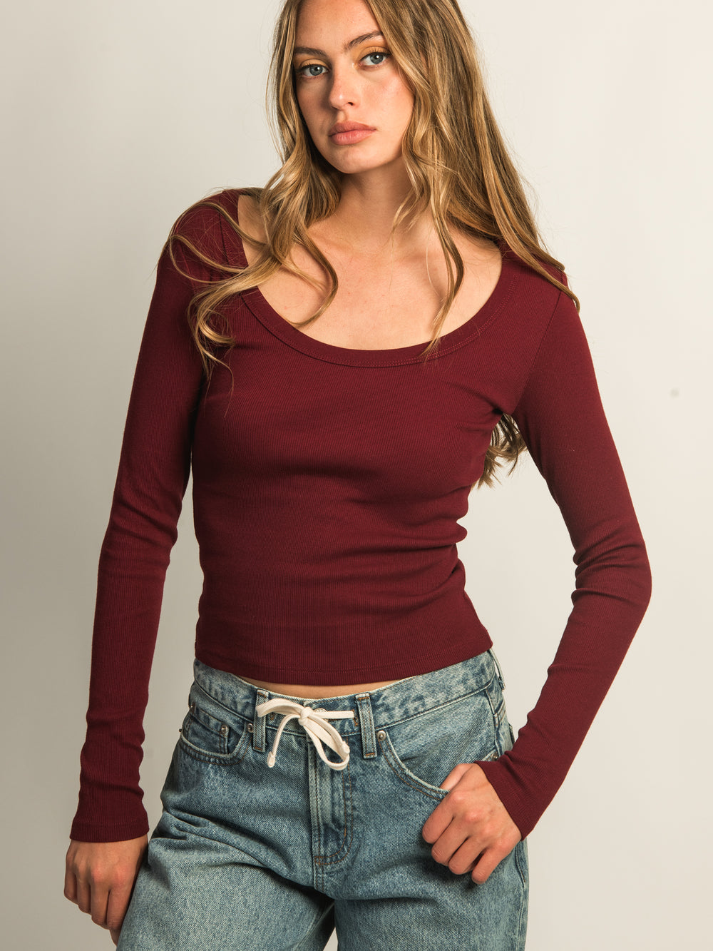 HARLOW ESSENTIAL LONG SLEEVE SCOOP NECK - BURGUNDY