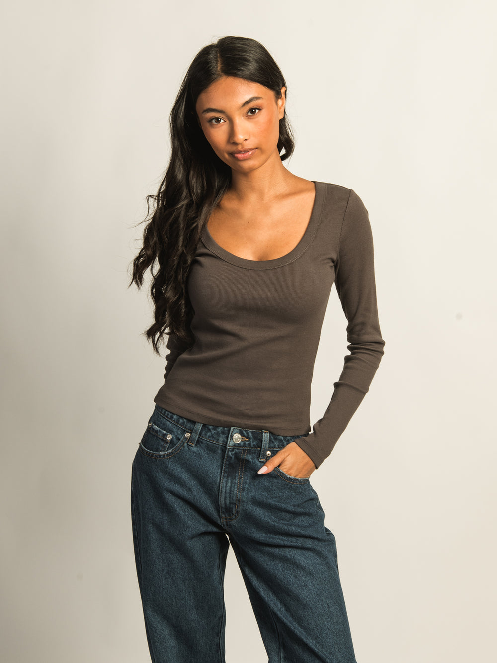 T-SHIRT ENCOLURE DÉGAGÉE HARLOW ESSENTIAL MANCHES LONGUES -CHARCOAL