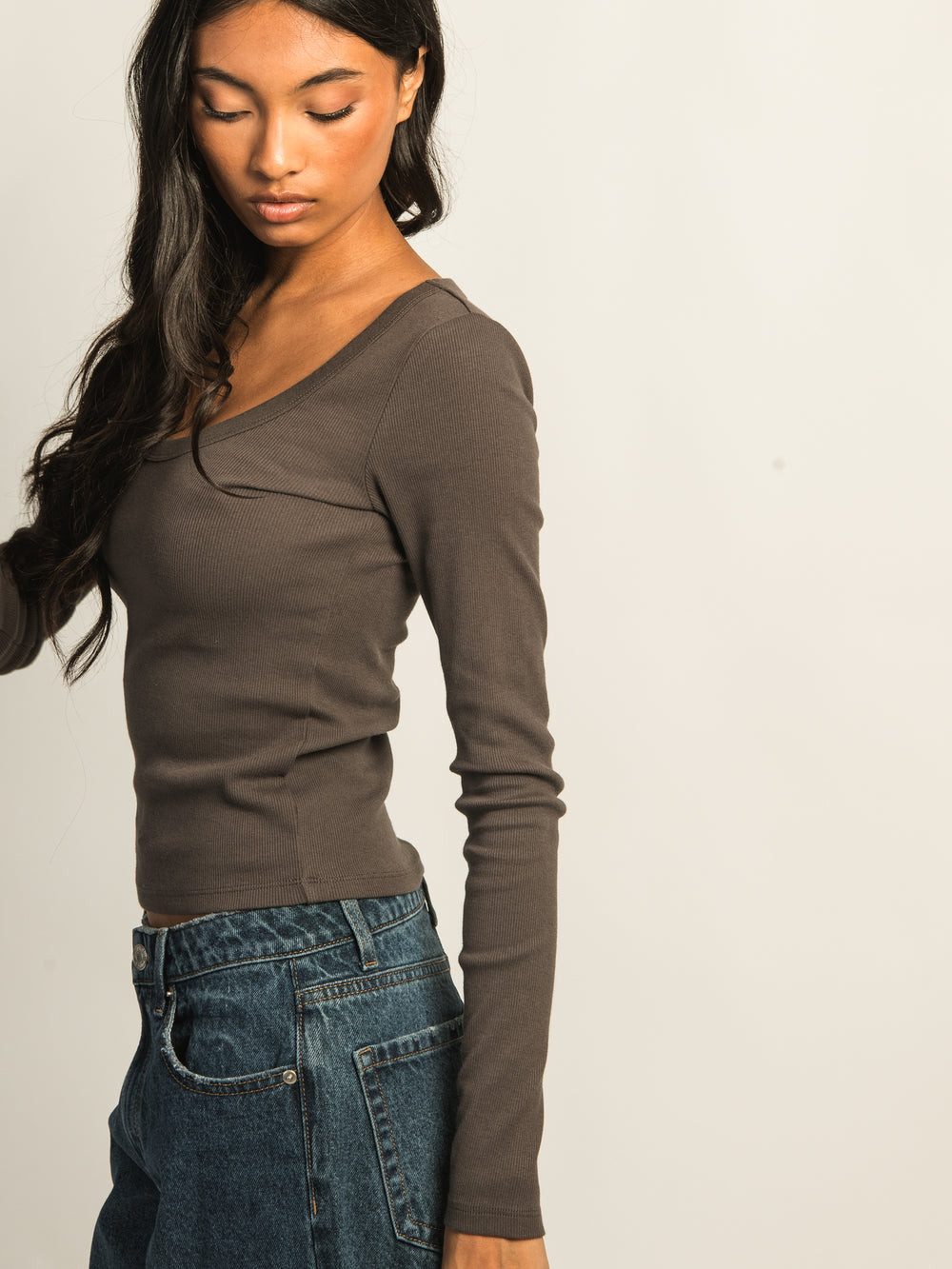 T-SHIRT ENCOLURE DÉGAGÉE HARLOW ESSENTIAL MANCHES LONGUES -CHARCOAL