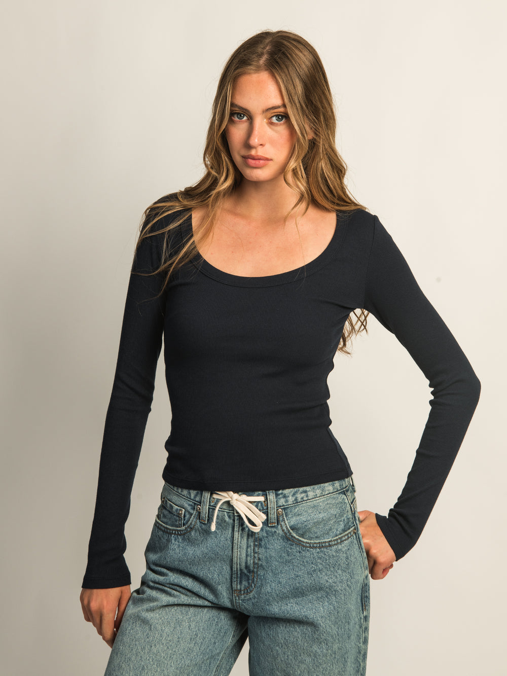 HARLOW ESSENTIAL LONG SLEEVE SCOOP NECK - NAVY