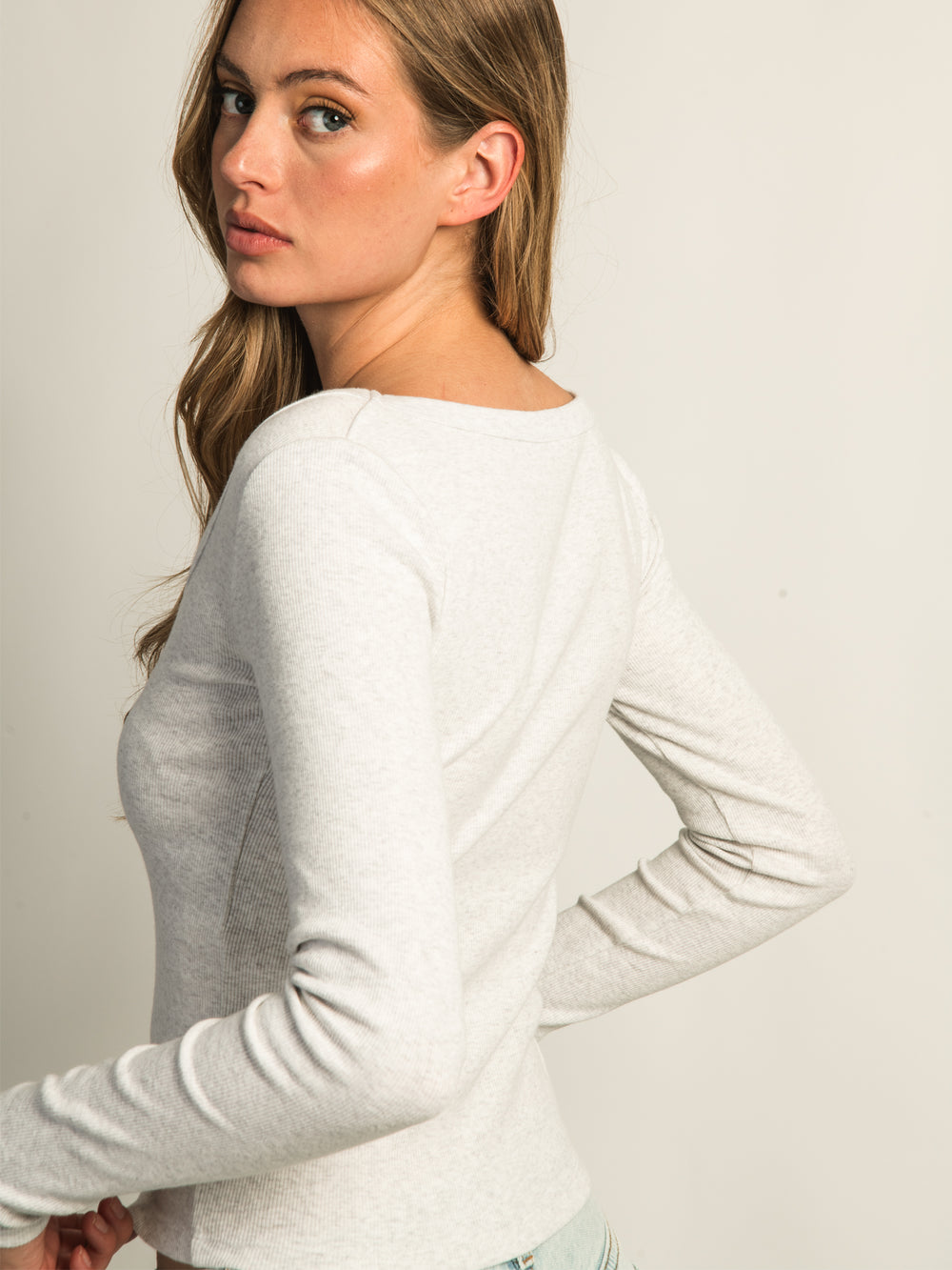 HARLOW ESSENTIAL LONG SLEEVE SCOOPNECK - CLOUD