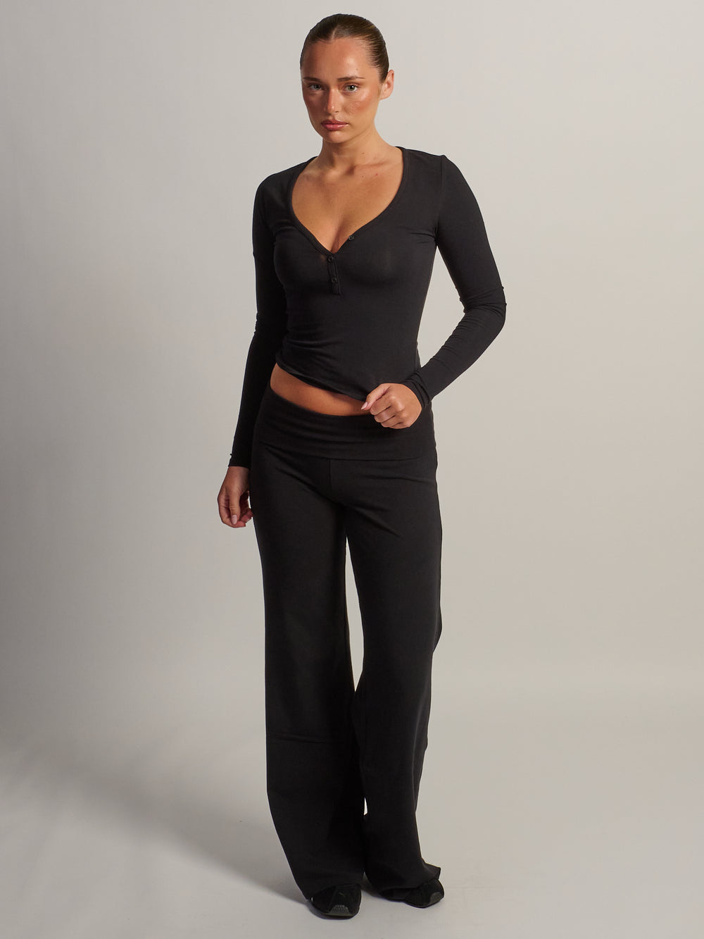 HARLOW GIA HENLEY LONG SLEEVE - NOIR