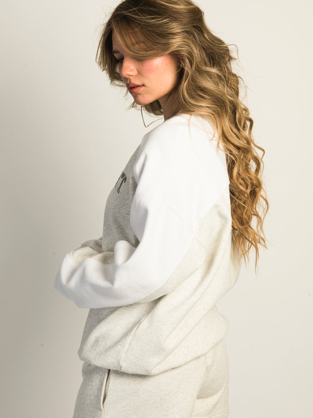 HARLOW ROXY EMBROIDERED CREWNECK - NEWPORT