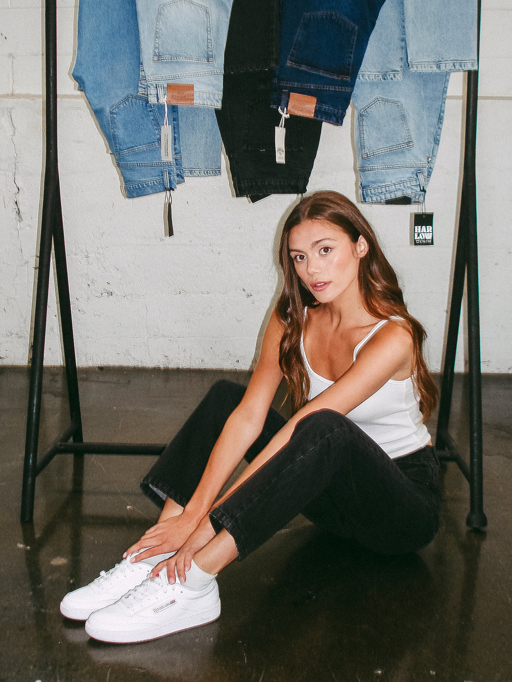 HARLOW MID-RISE STRAIGHT JEAN - BLACK