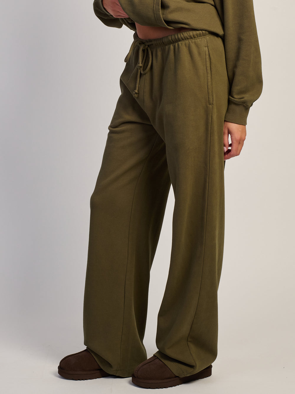 HARLOW STELLA STRAIGHT LEG SWEATPANT - OLIVE