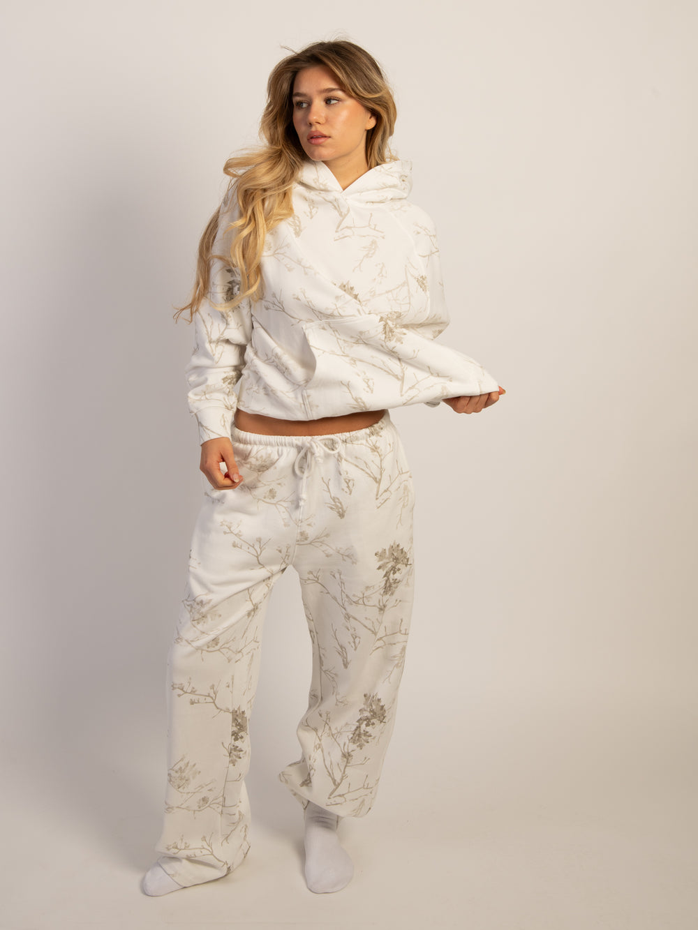 HARLOW STELLA STRAIGHT LEG SWEATPANT- OFF-WHITE