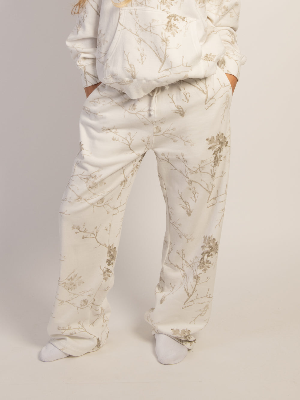 HARLOW HARLOW STELLA STRAIGHT LEG SWEATPANT- OFF-WHITE - Boathouse